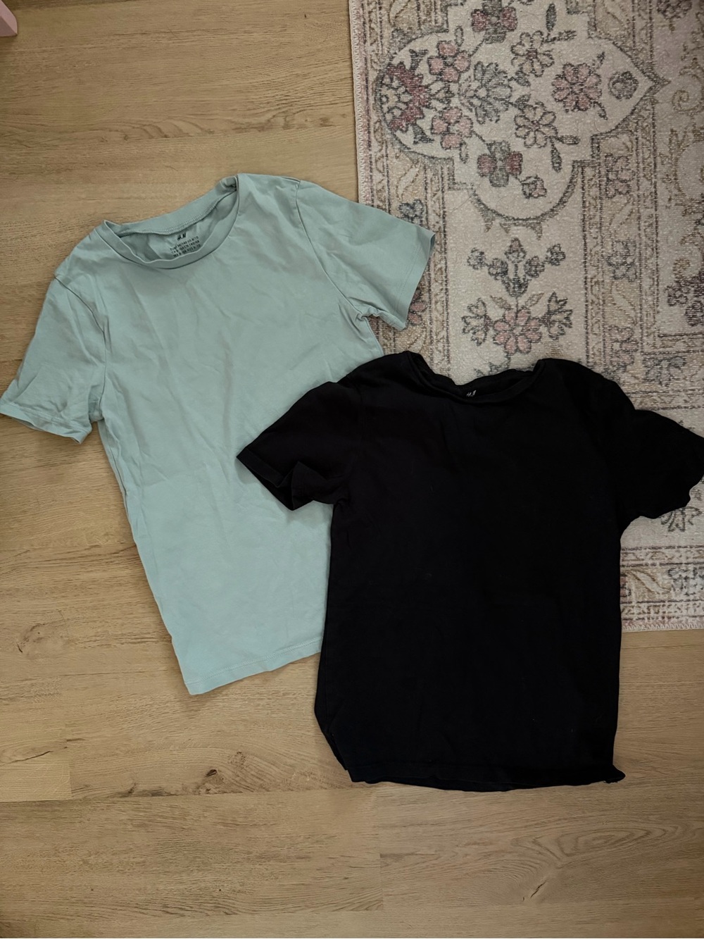 💫 3 for $20 !! H&M kids pair of short sleeve shirts